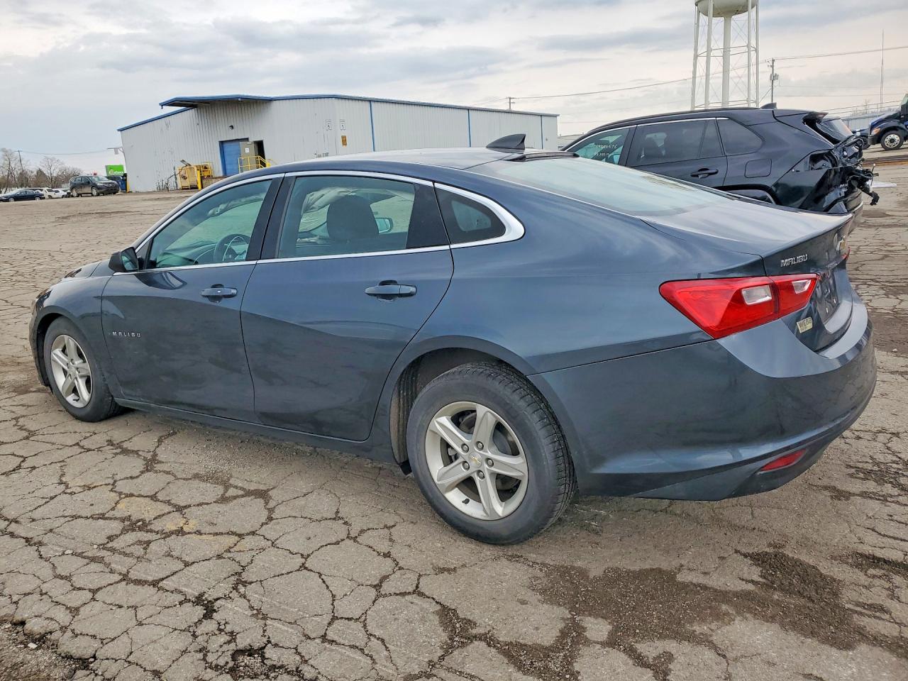 2020 CHEVROLET MALIBU LS photo 2