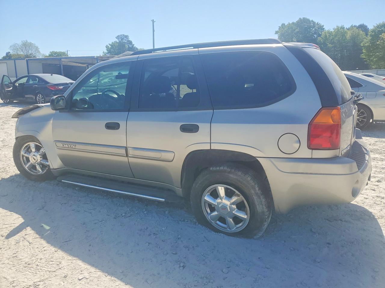 2003 GMC ENVOY photo 2