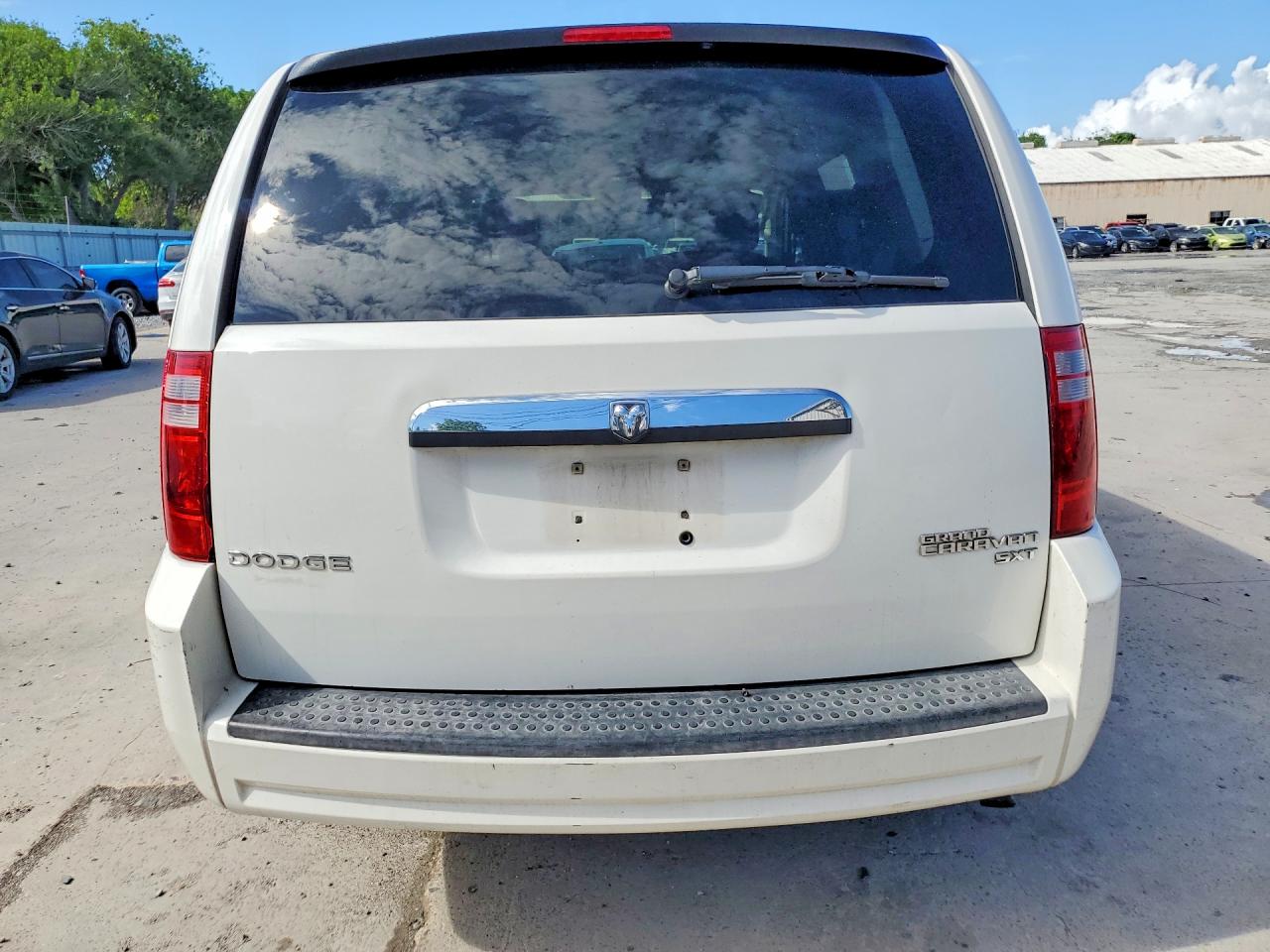 2010 DODGE GRAND CARAVAN SXT photo 16