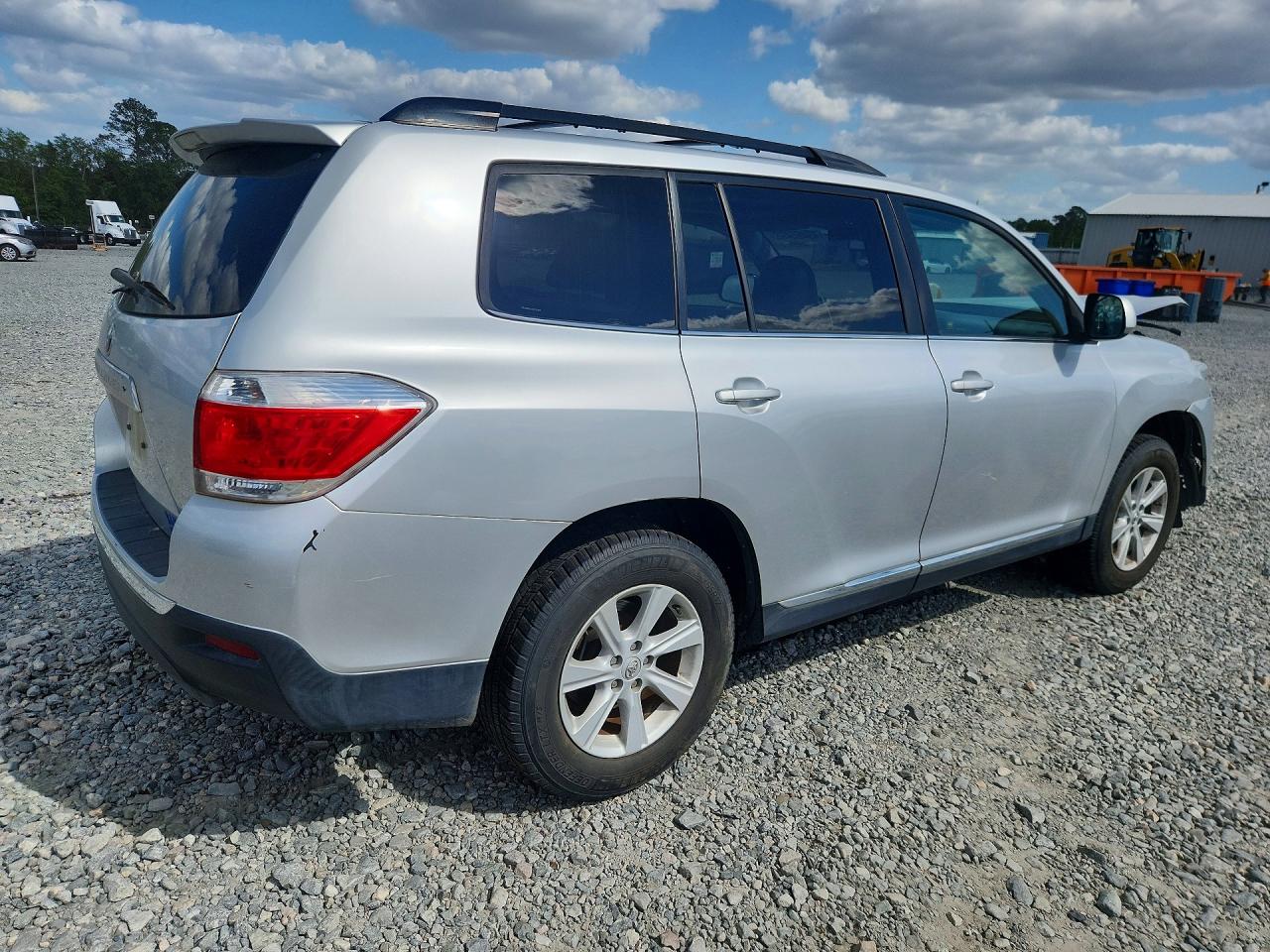2013 TOYOTA HIGHLANDER SE photo 7
