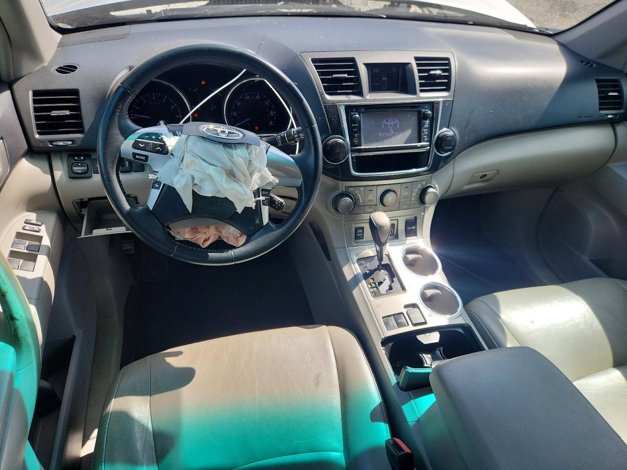 2013 TOYOTA HIGHLANDER SE photo 22