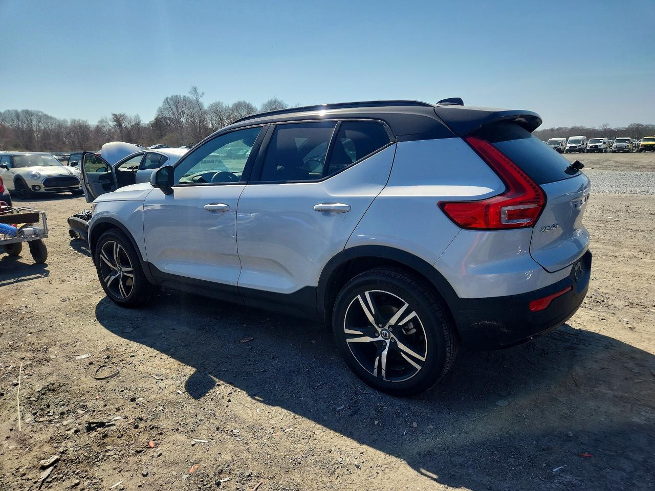 2021 VOLVO XC40 T5 R-DESIGN photo 3