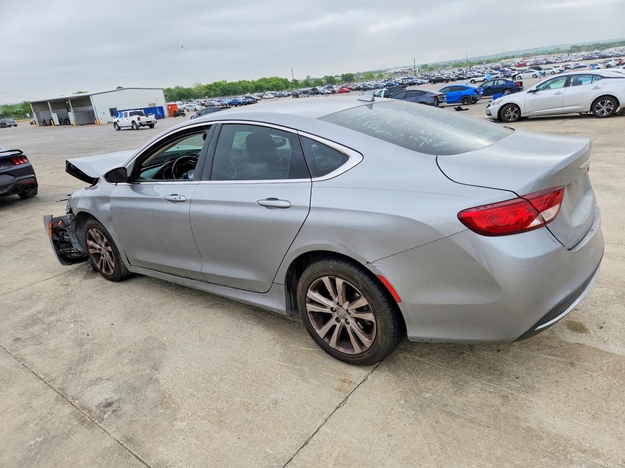 2016 CHRYSLER 200 LIMITED photo 4