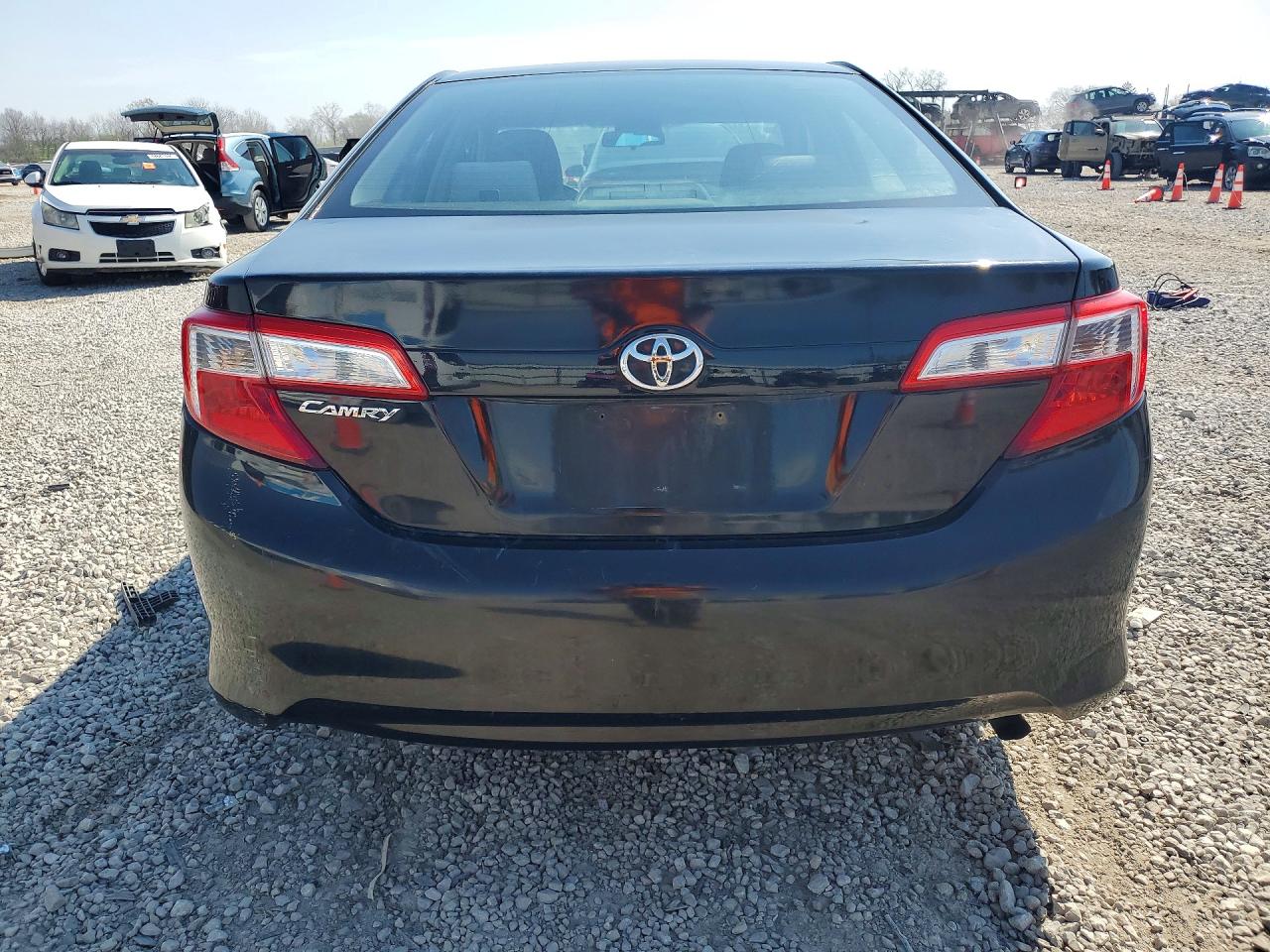 2013 TOYOTA CAMRY LE photo 11