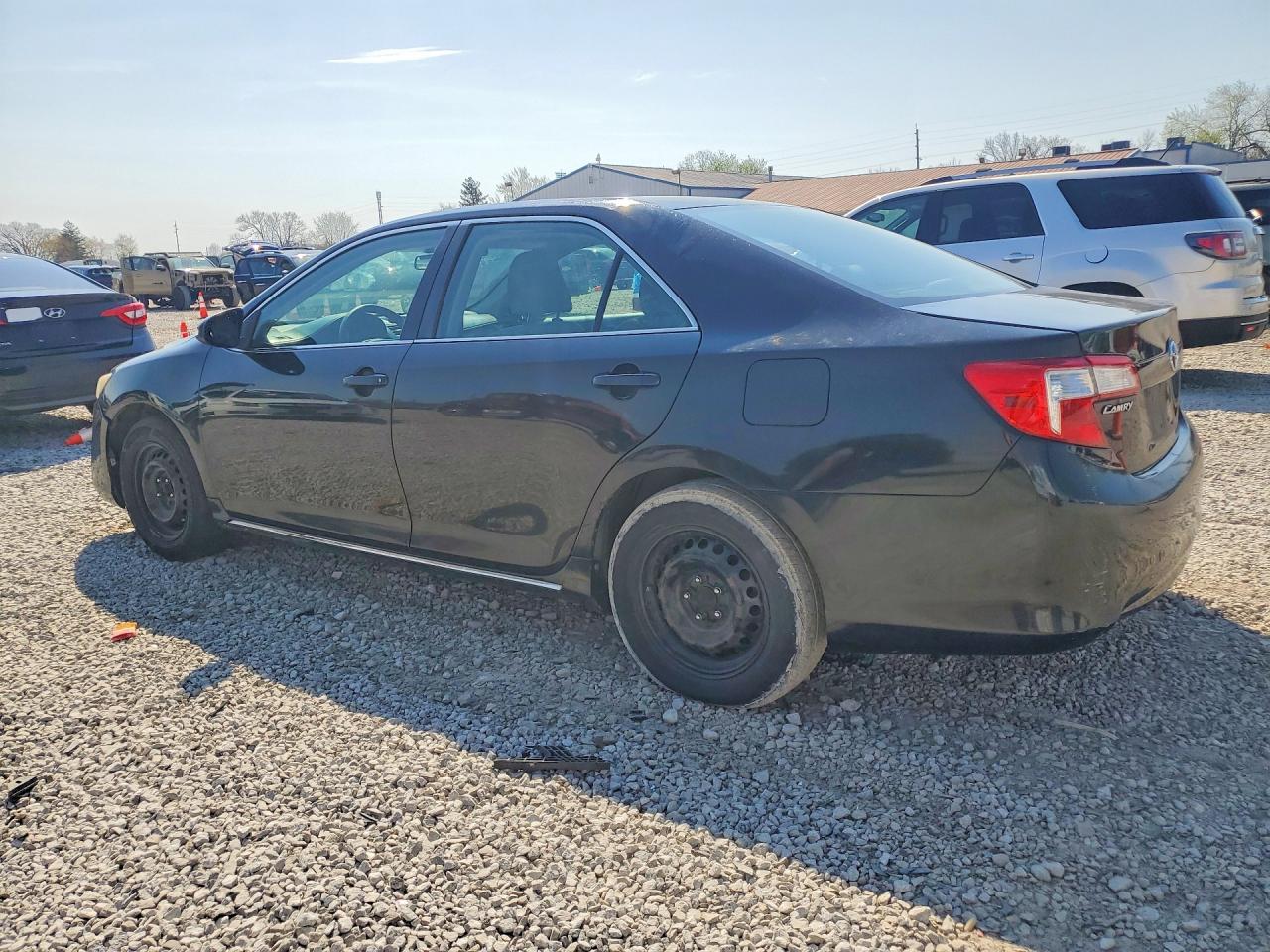 2013 TOYOTA CAMRY LE photo 3