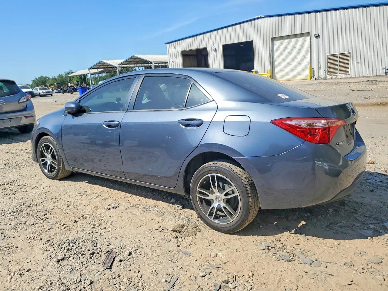 2019 TOYOTA COROLLA LE photo 3