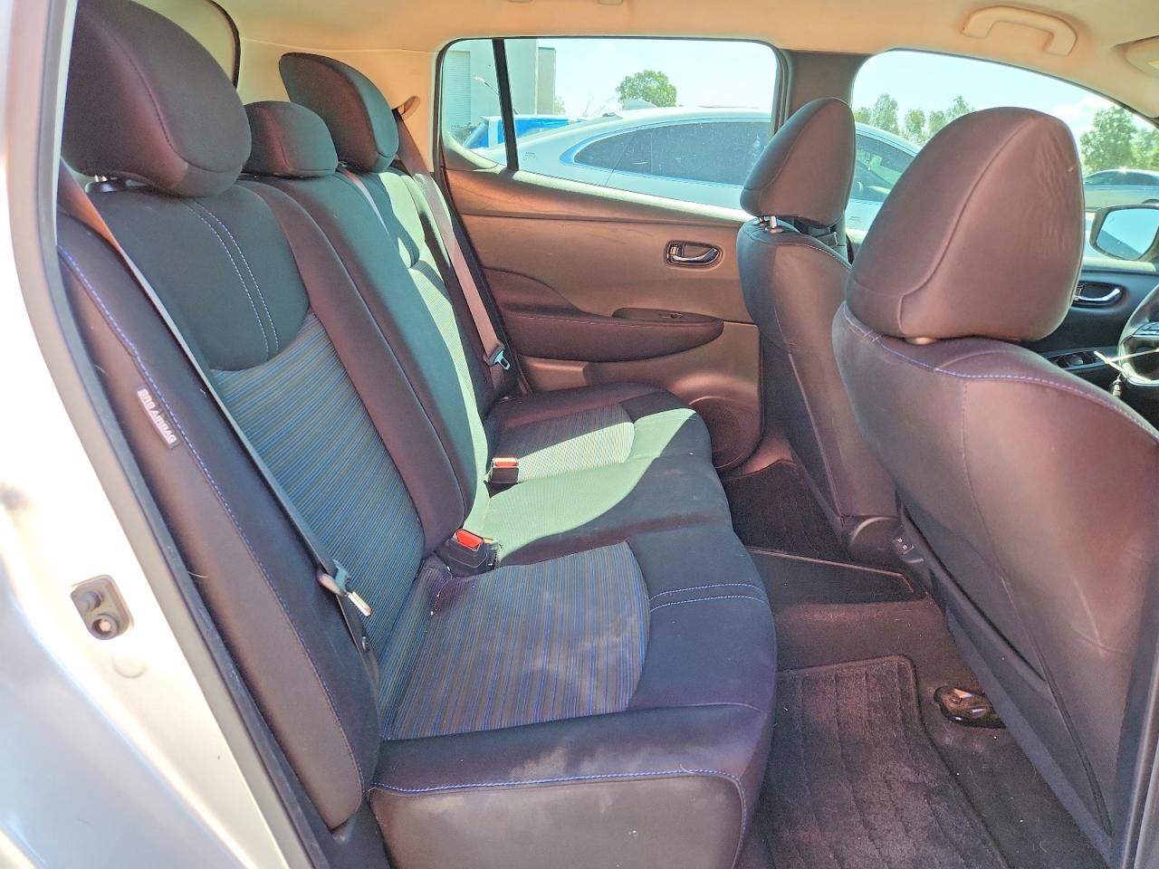 2021 NISSAN LEAF S photo 19