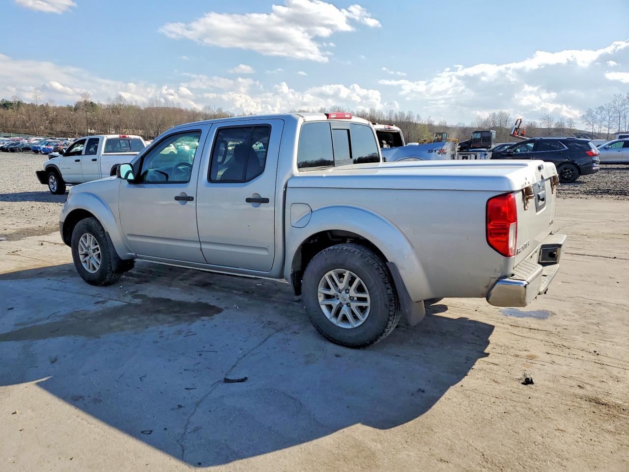 2018 NISSAN FRONTIER SV photo 3