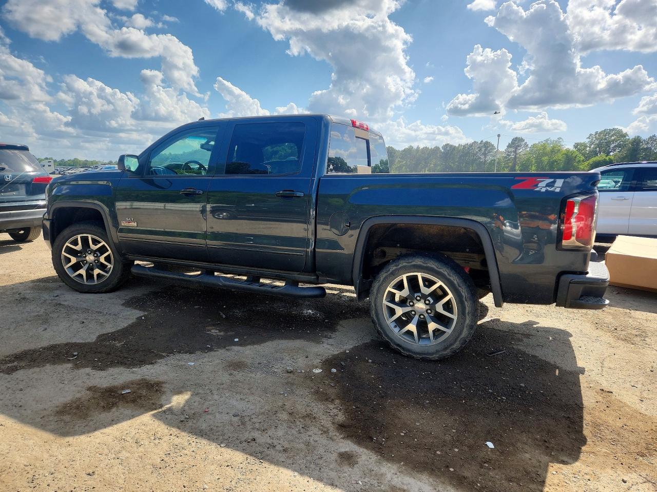 2017 GMC SIERRA K1500 SLT photo 2