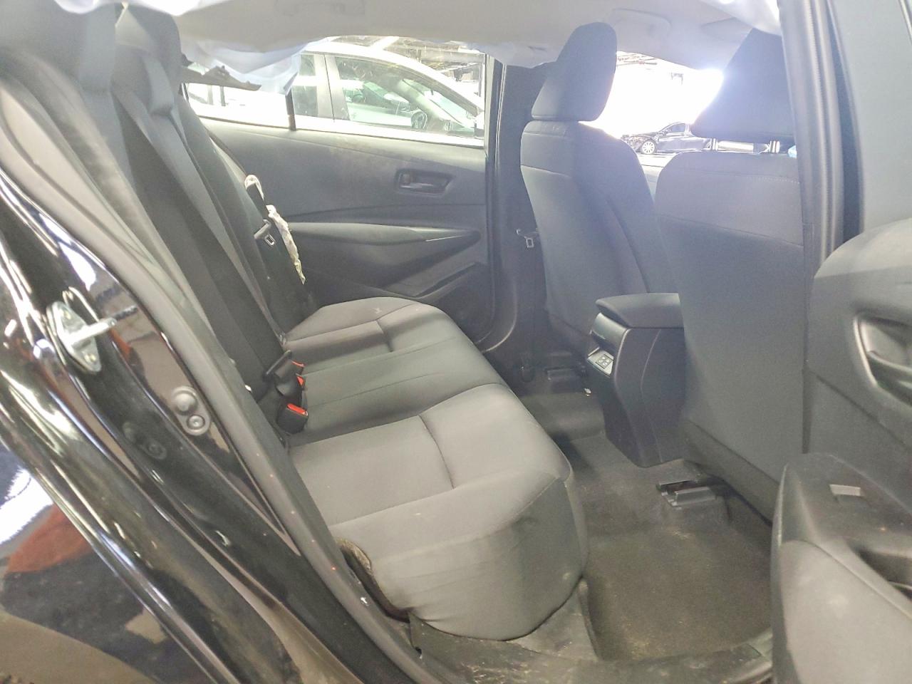 2025 TOYOTA COROLLA LE photo 10