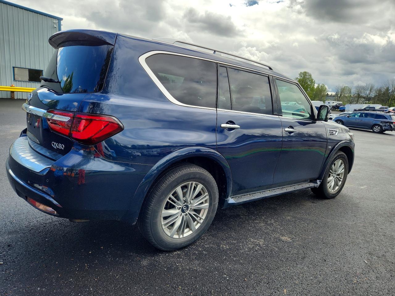 2018 INFINITI QX80 BASE photo 5