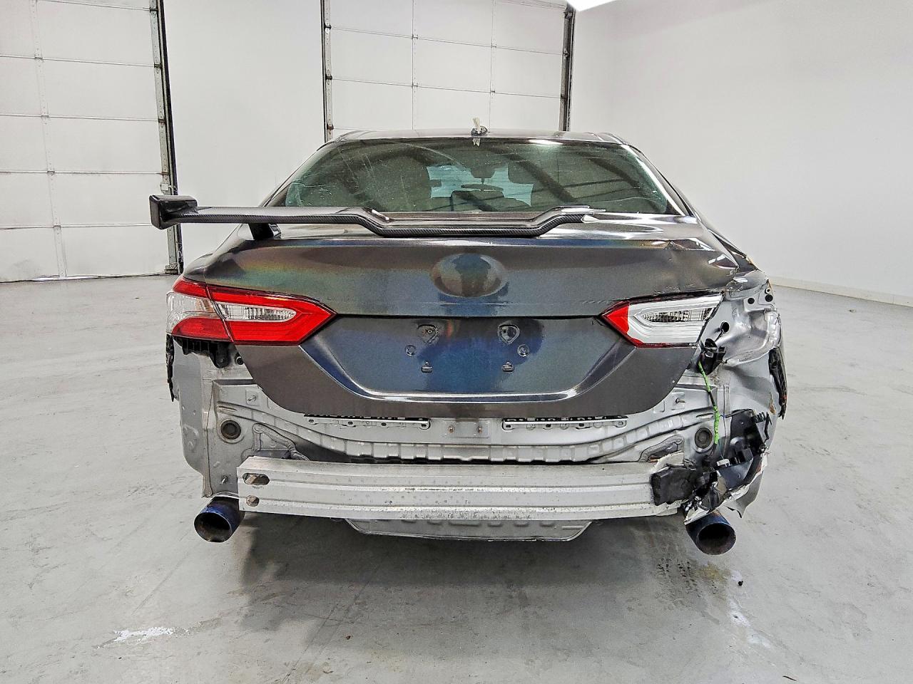2019 TOYOTA CAMRY SE photo 16