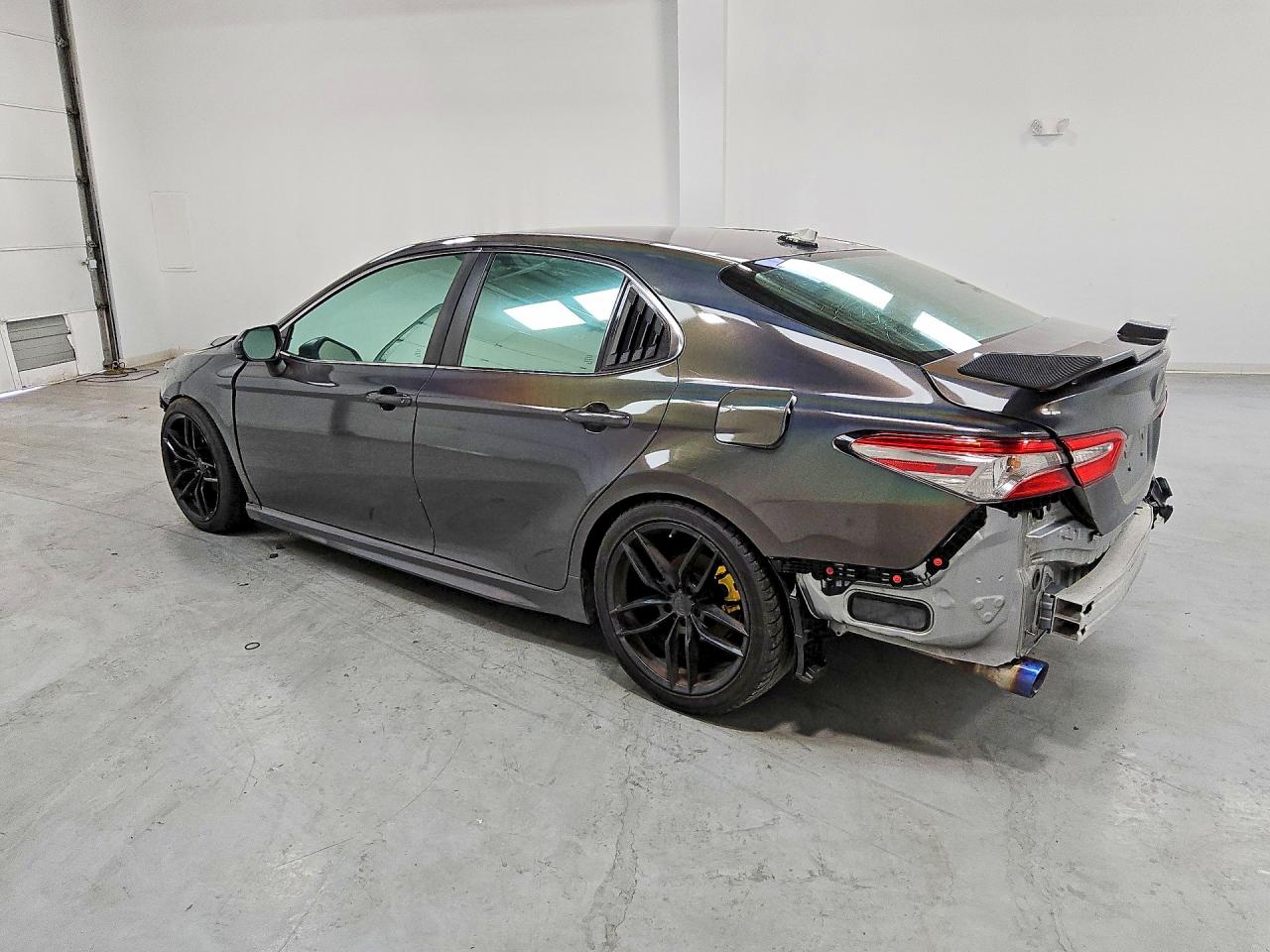 2019 TOYOTA CAMRY SE photo 4