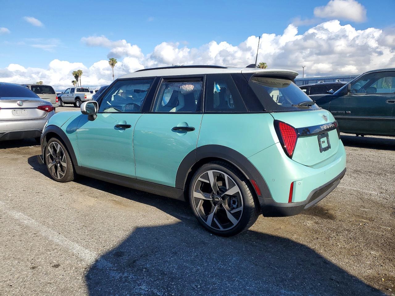 2025 MINI COOPER S photo 4