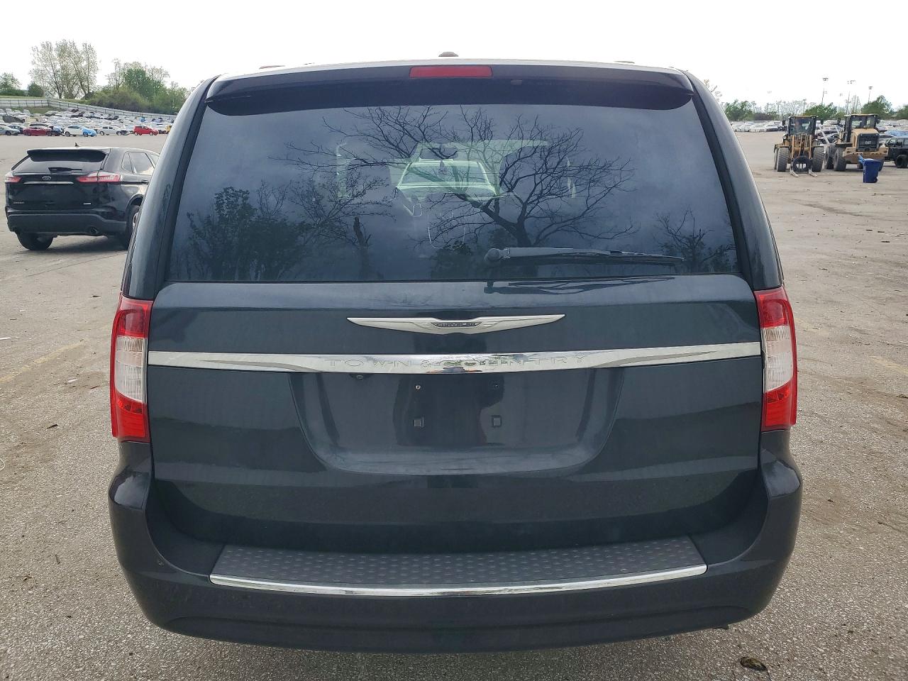 2013 CHRYSLER TOWN & COUNTRY TOURING photo 6