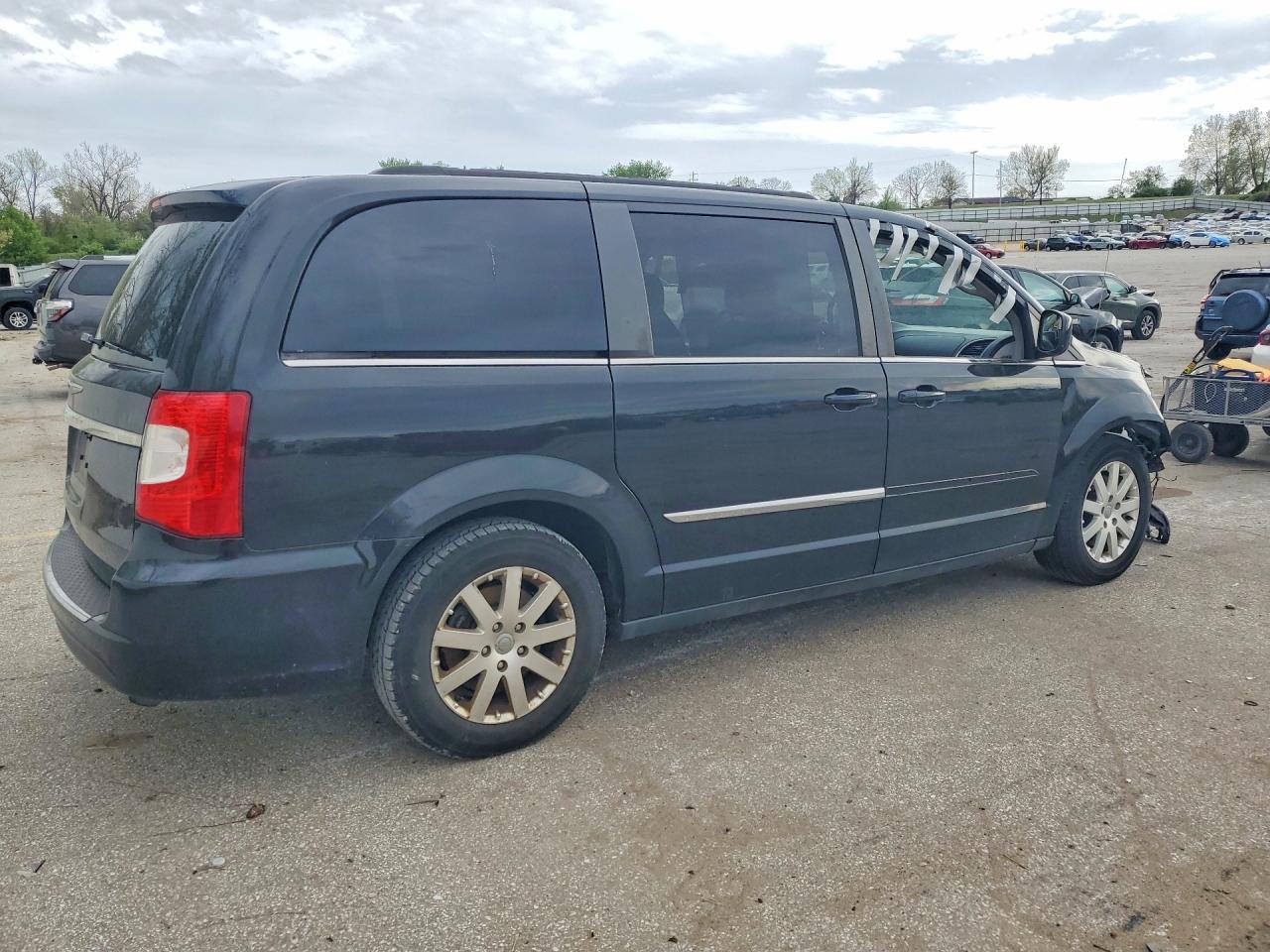 2013 CHRYSLER TOWN & COUNTRY TOURING photo 3
