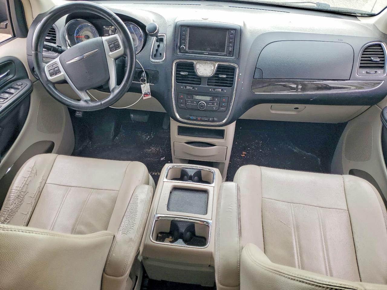 2013 CHRYSLER TOWN & COUNTRY TOURING photo 8