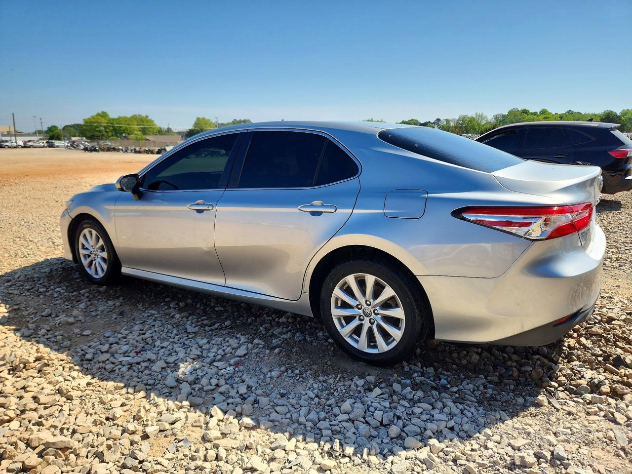 2018 TOYOTA CAMRY LE photo 3