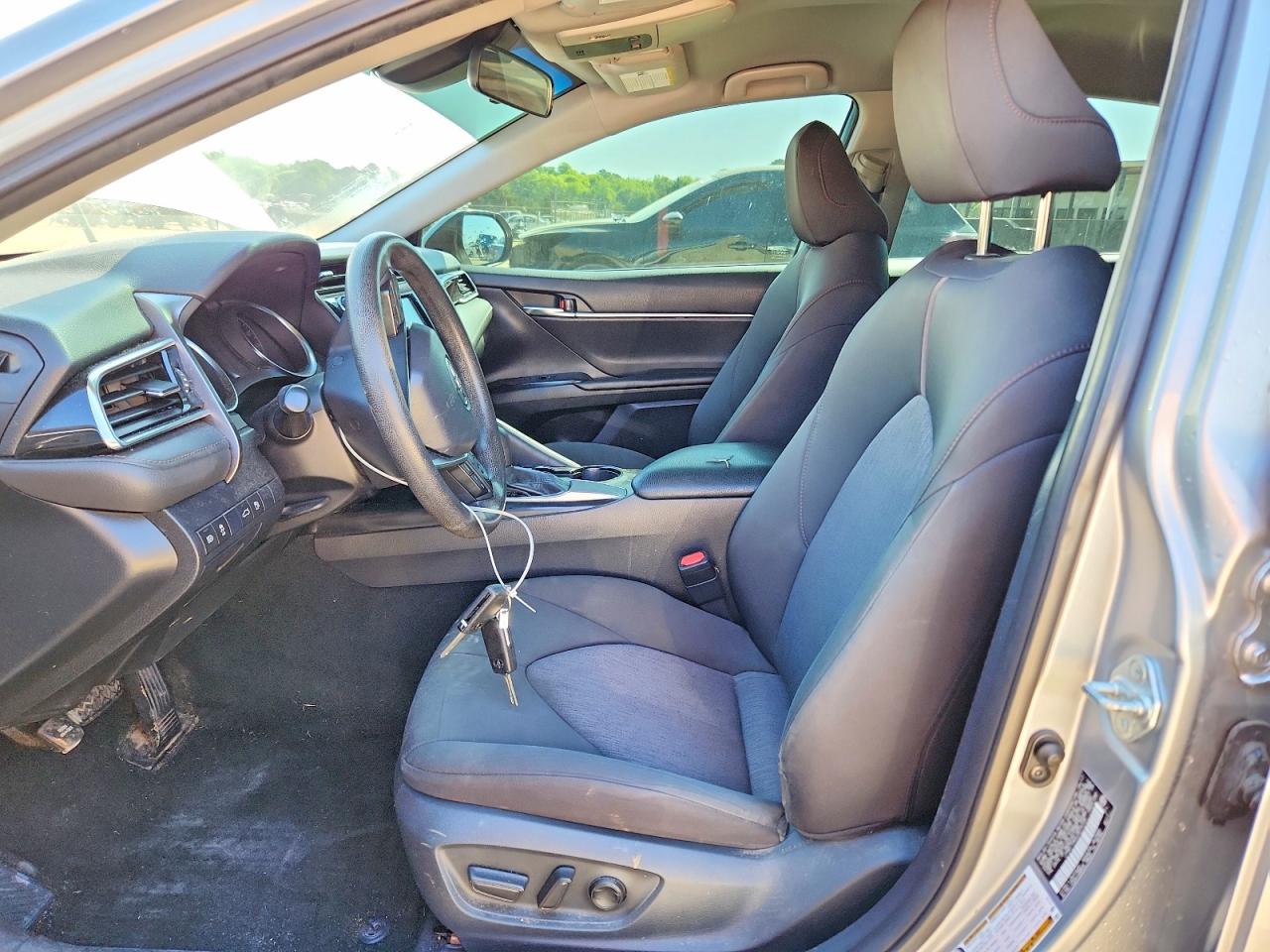 2018 TOYOTA CAMRY LE photo 13
