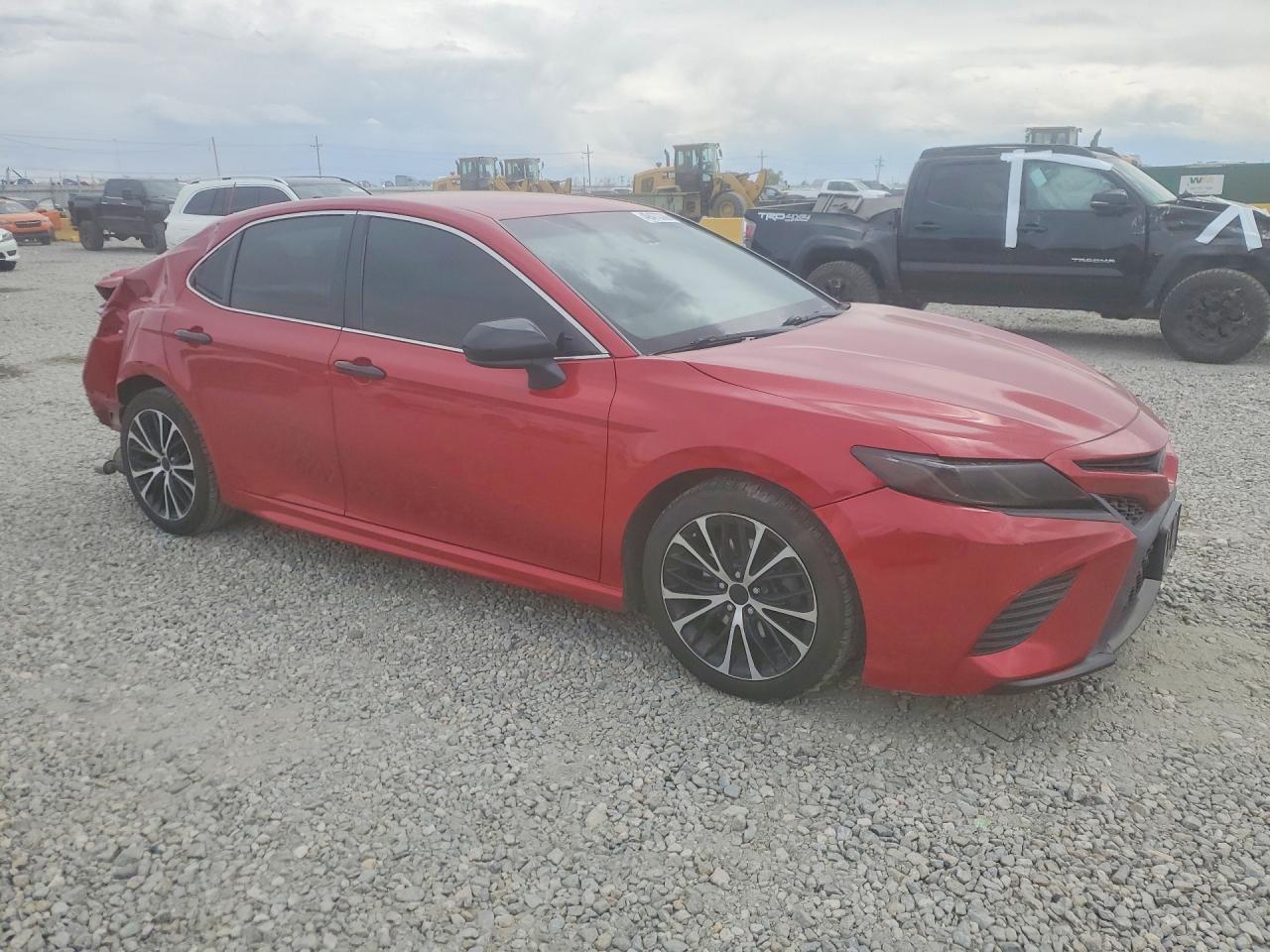 2019 TOYOTA CAMRY SE photo 10