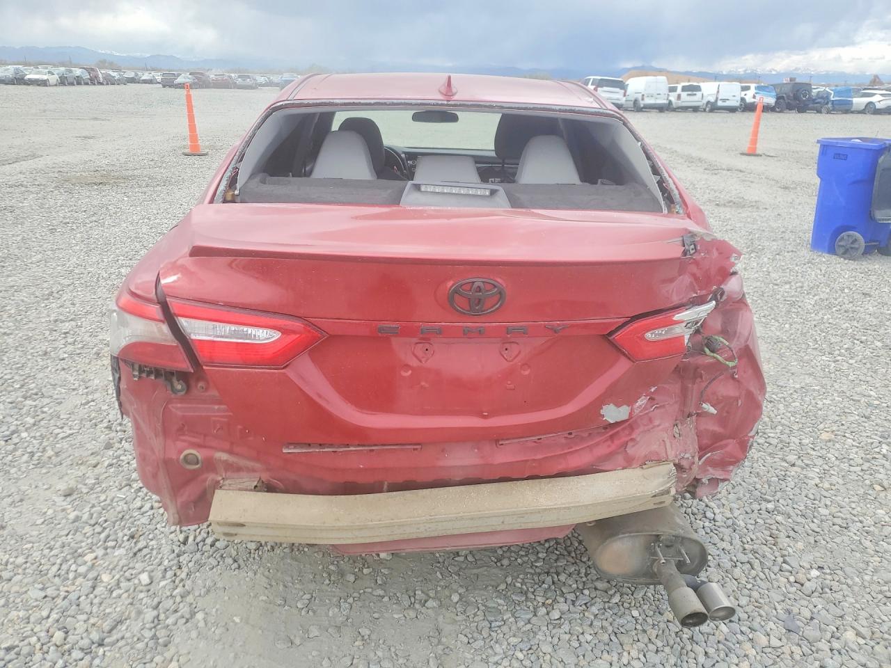 2019 TOYOTA CAMRY SE photo 16