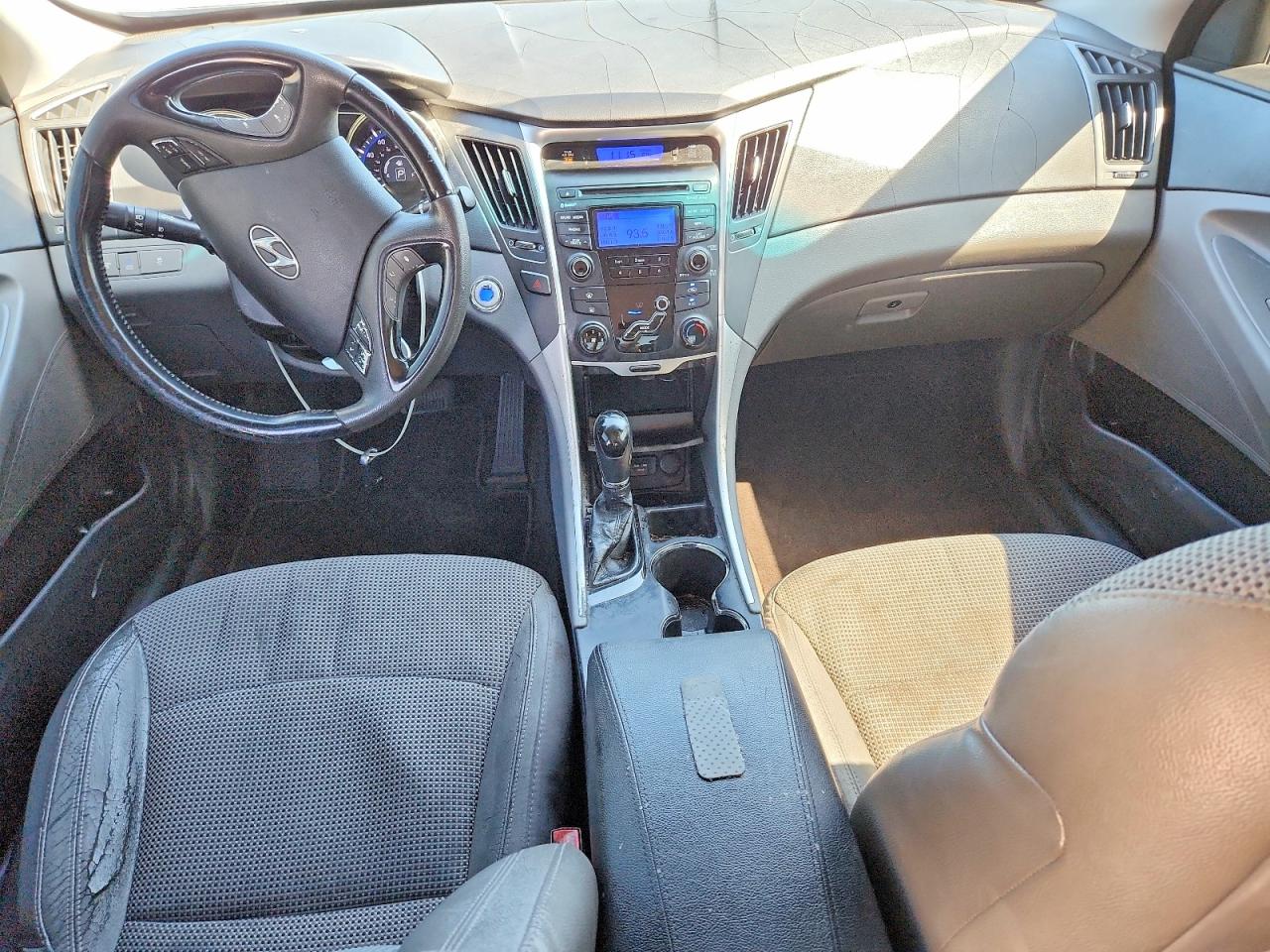 2012 HYUNDAI SONATA SE photo 8