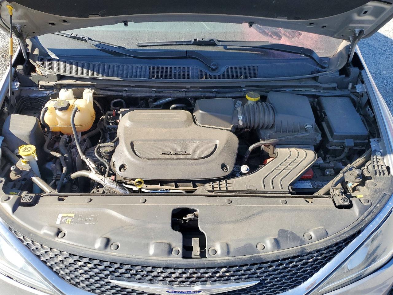 2019 CHRYSLER PACIFICA photo 21