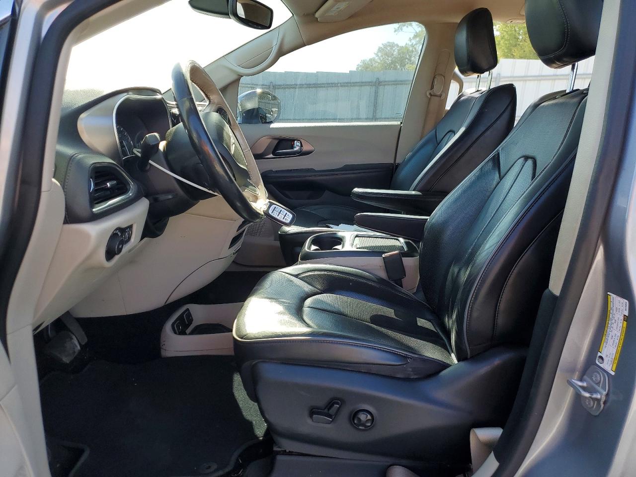 2019 CHRYSLER PACIFICA photo 11