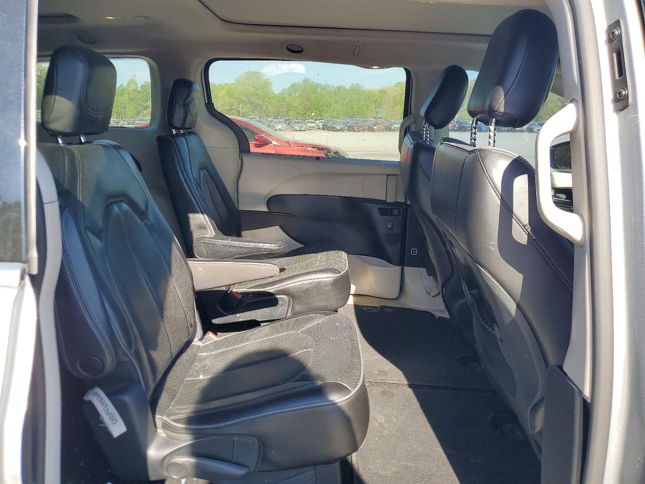 2019 CHRYSLER PACIFICA photo 19