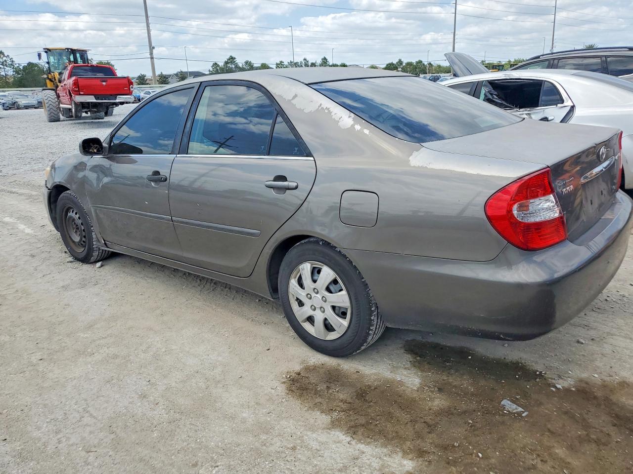2002 TOYOTA CAMRY LE photo 3