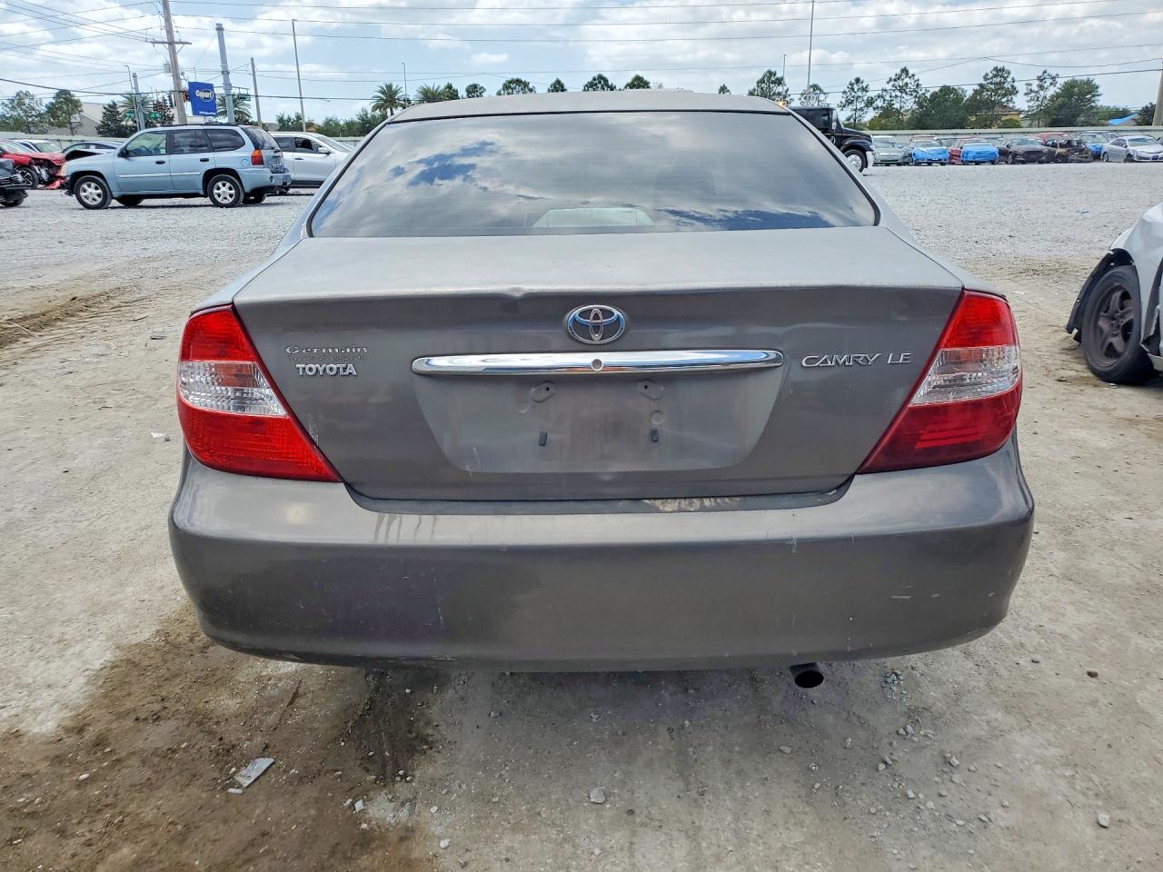 2002 TOYOTA CAMRY LE photo 11