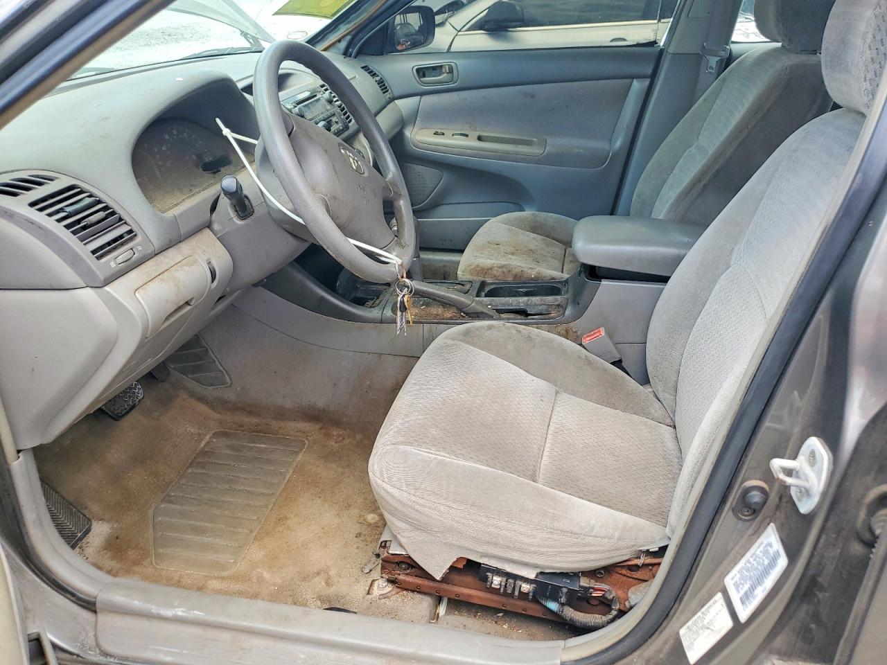 2002 TOYOTA CAMRY LE photo 13