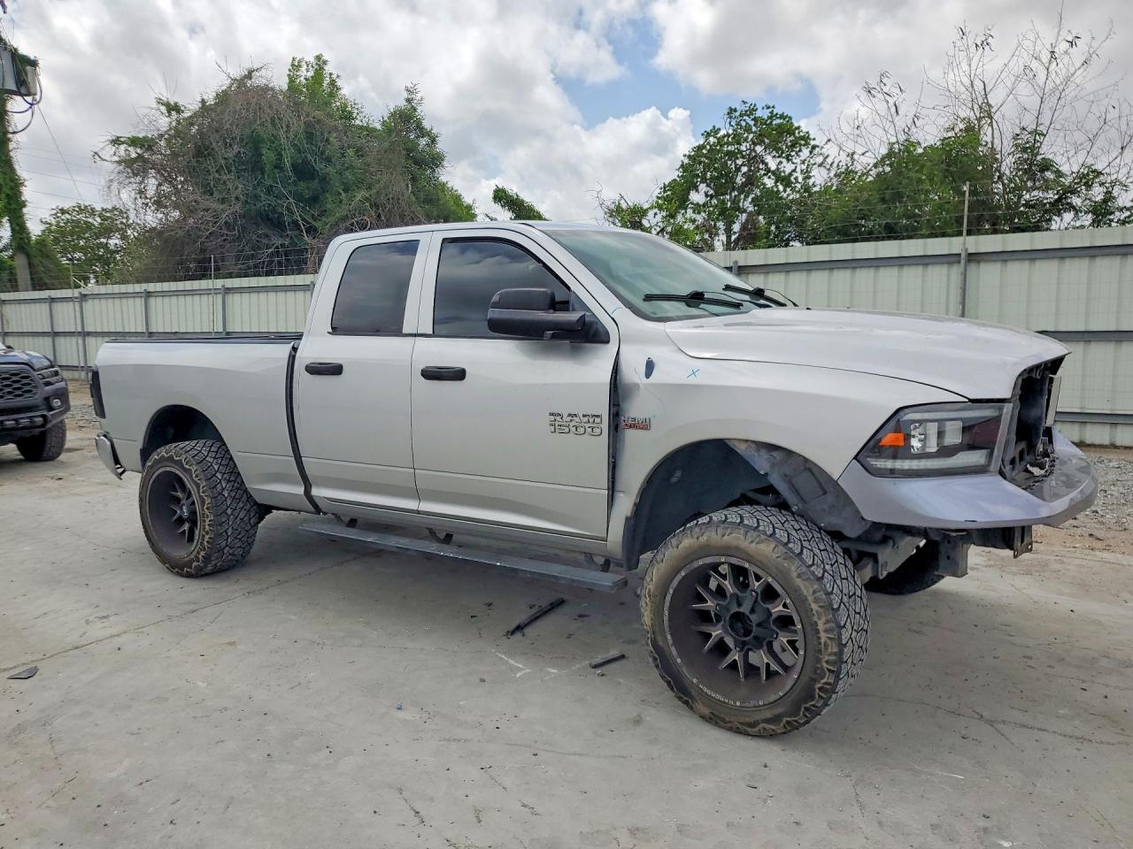 2013 RAM 1500 ST photo 10