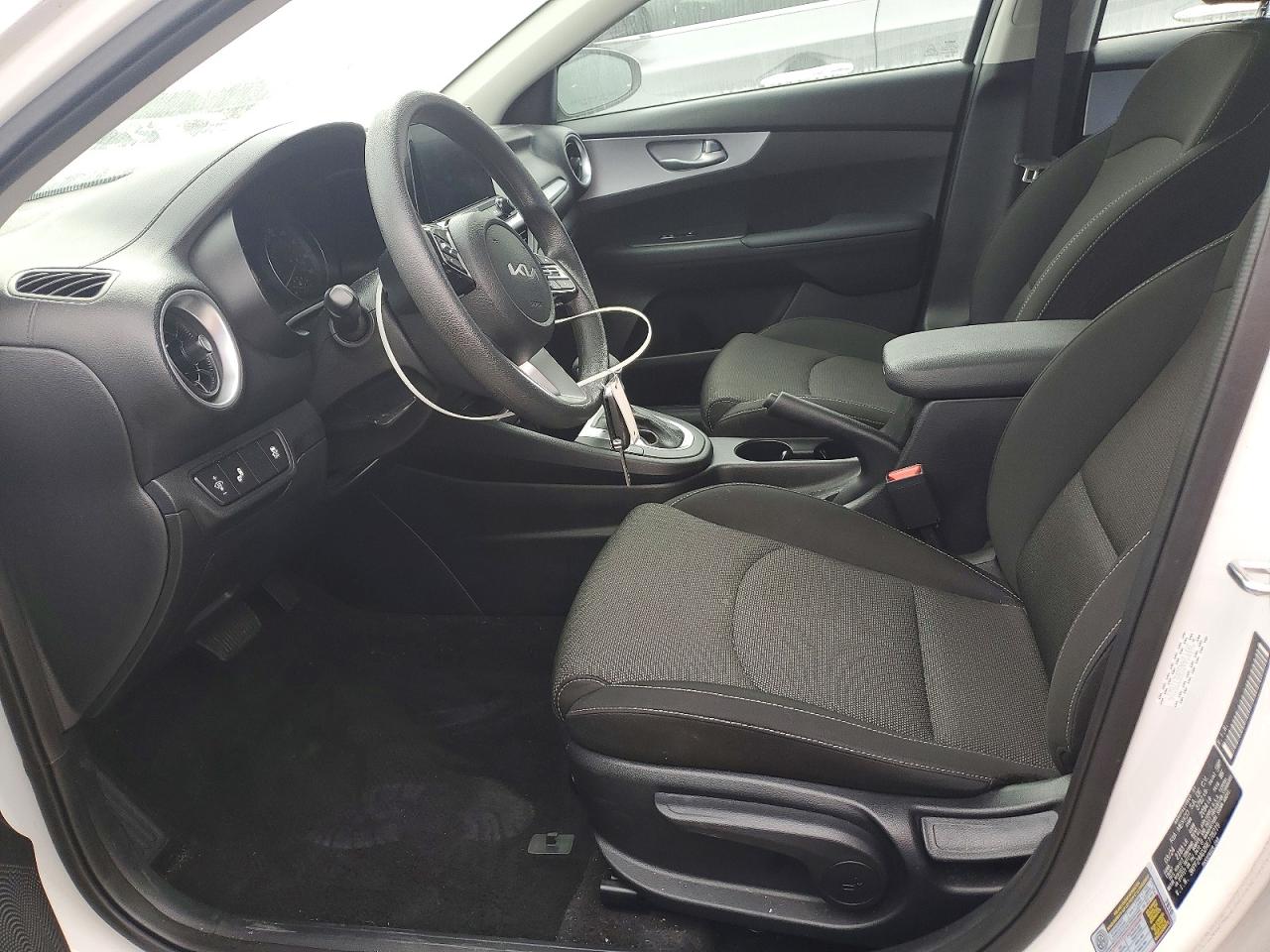 2024 KIA FORTE LXS photo 13