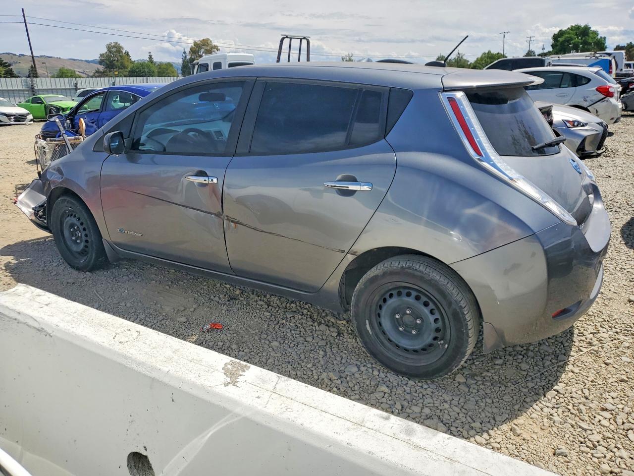 2016 NISSAN LEAF S photo 3
