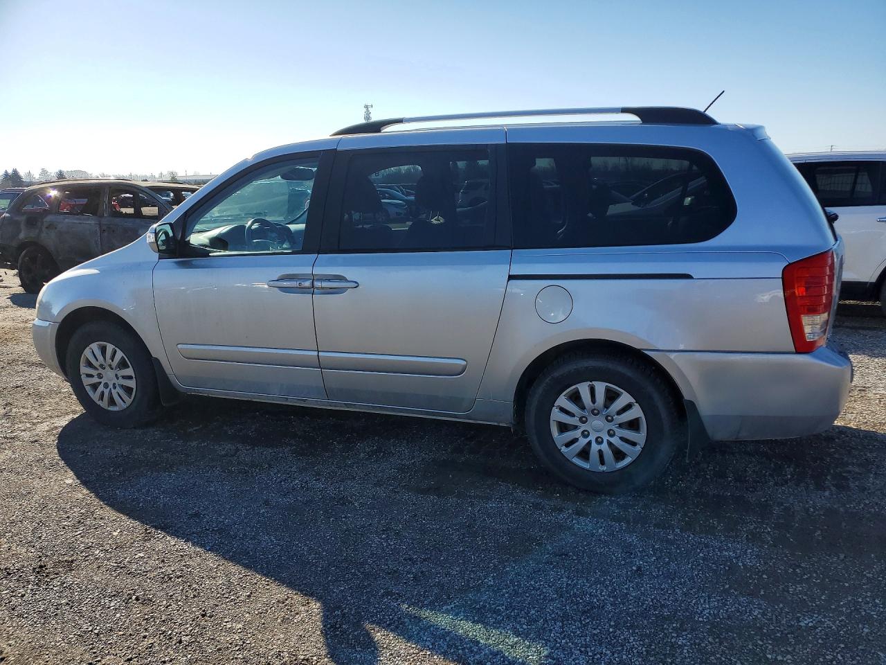 2012 KIA SEDONA LX photo 3