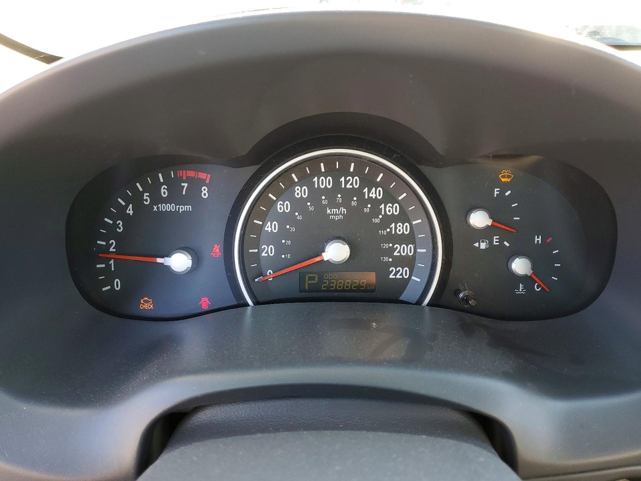 2012 KIA SEDONA LX photo 17