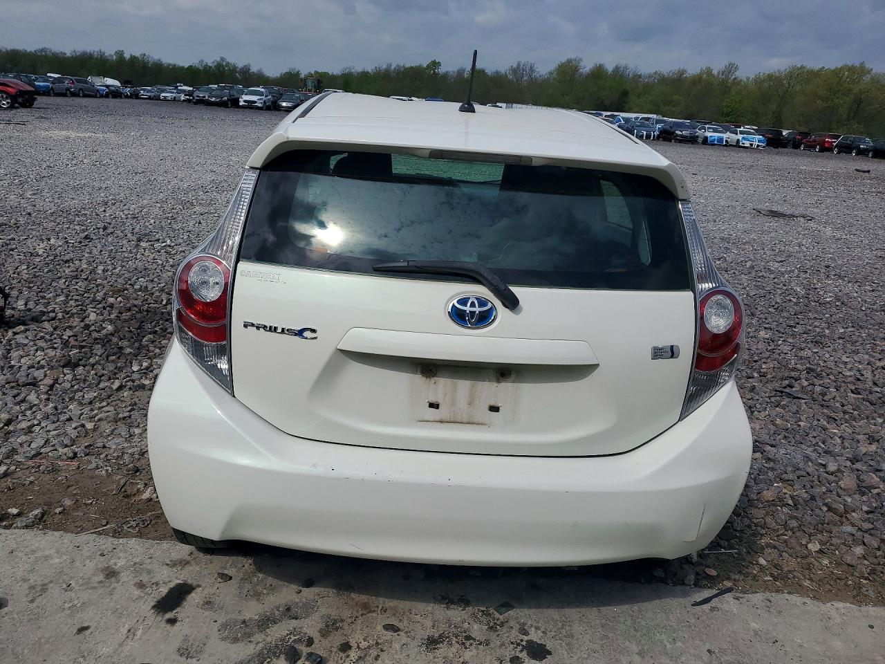 2014 TOYOTA PRIUS C ONE photo 6