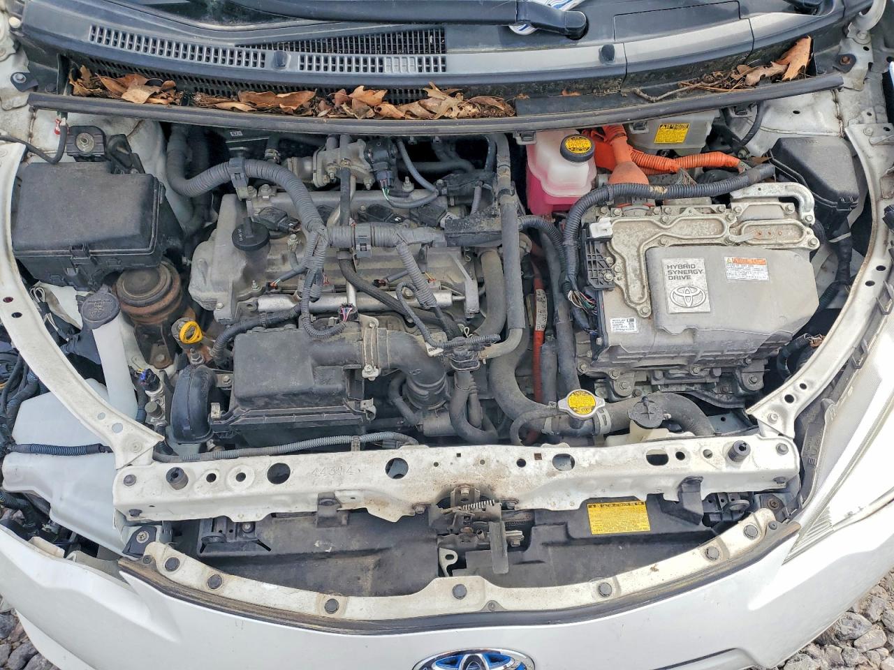 2014 TOYOTA PRIUS C ONE photo 11