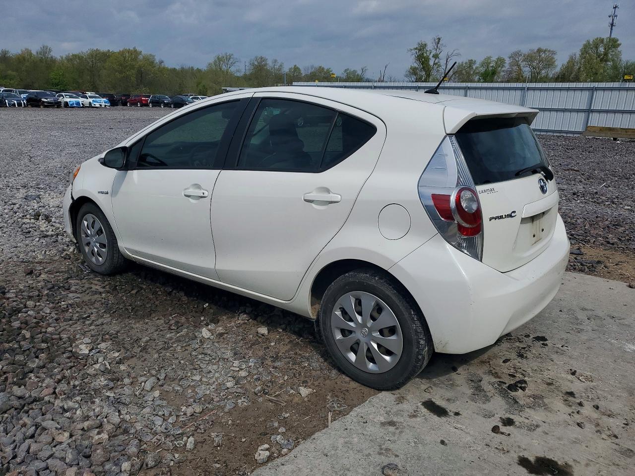 2014 TOYOTA PRIUS C ONE photo 2