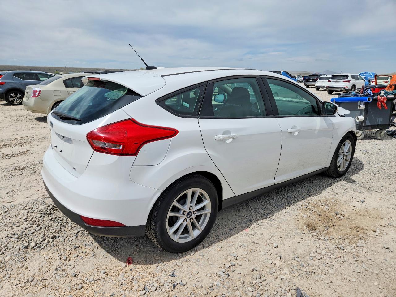 2015 FORD FOCUS SE photo 5