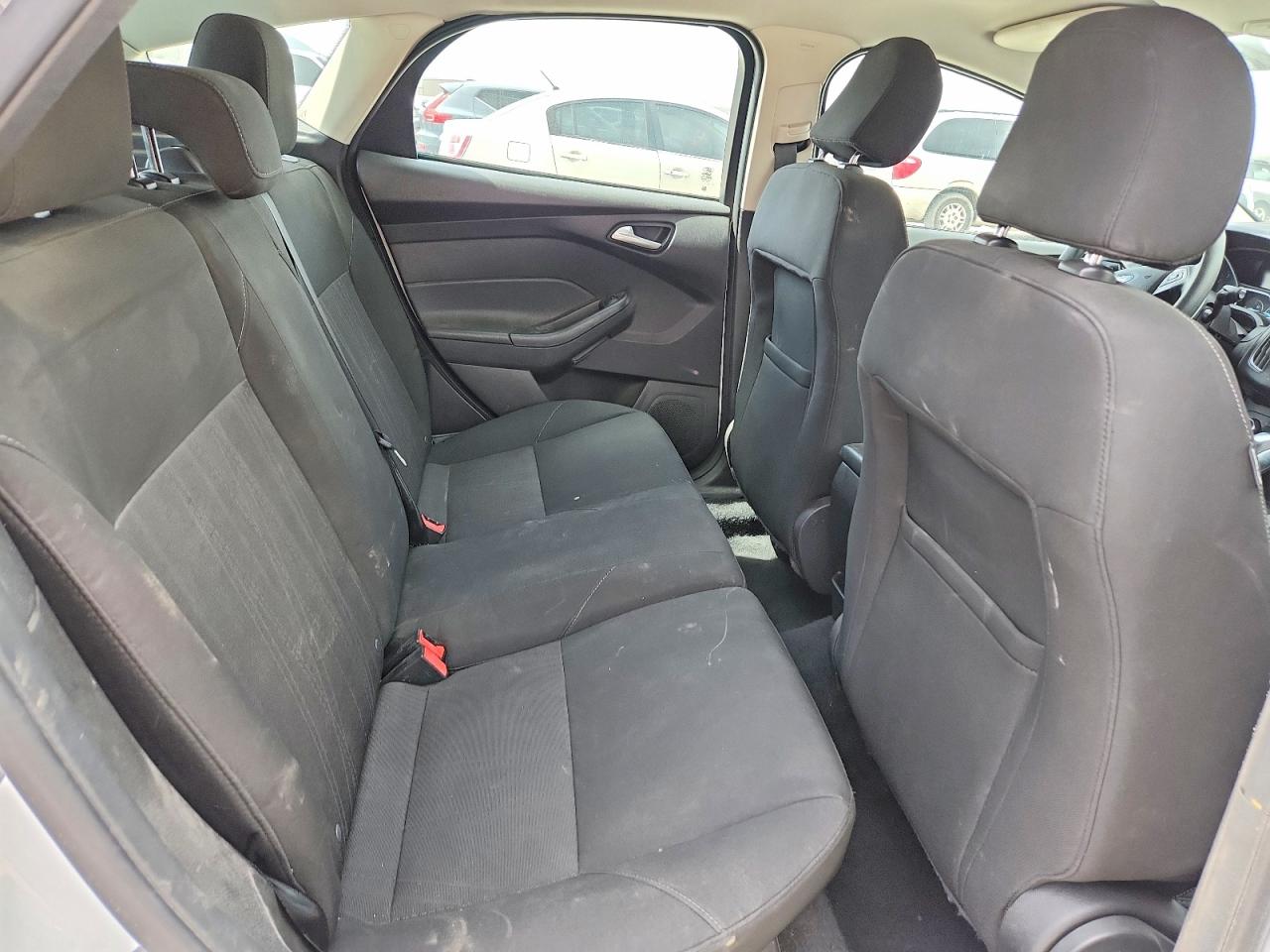 2015 FORD FOCUS SE photo 19