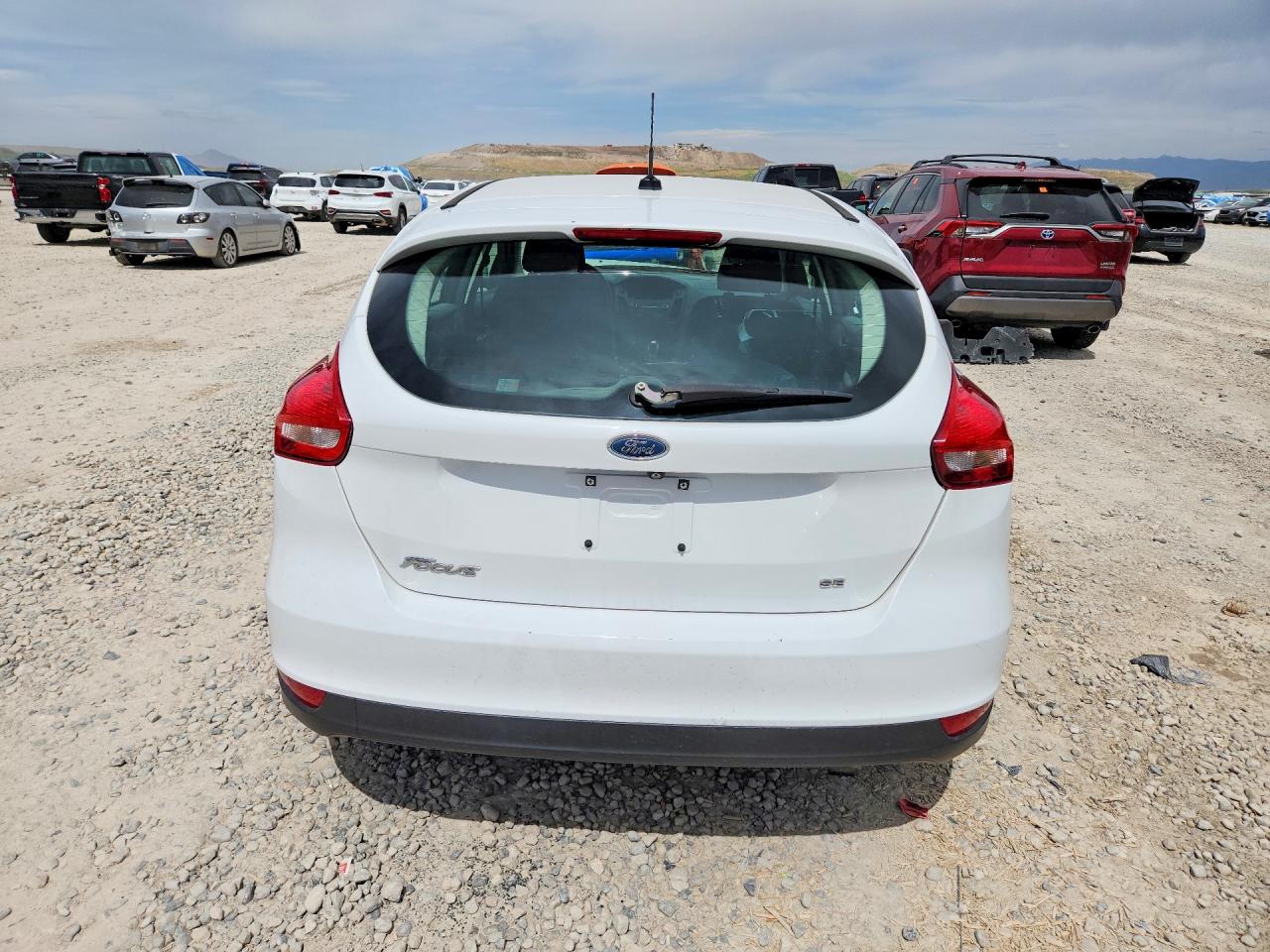 2015 FORD FOCUS SE photo 11