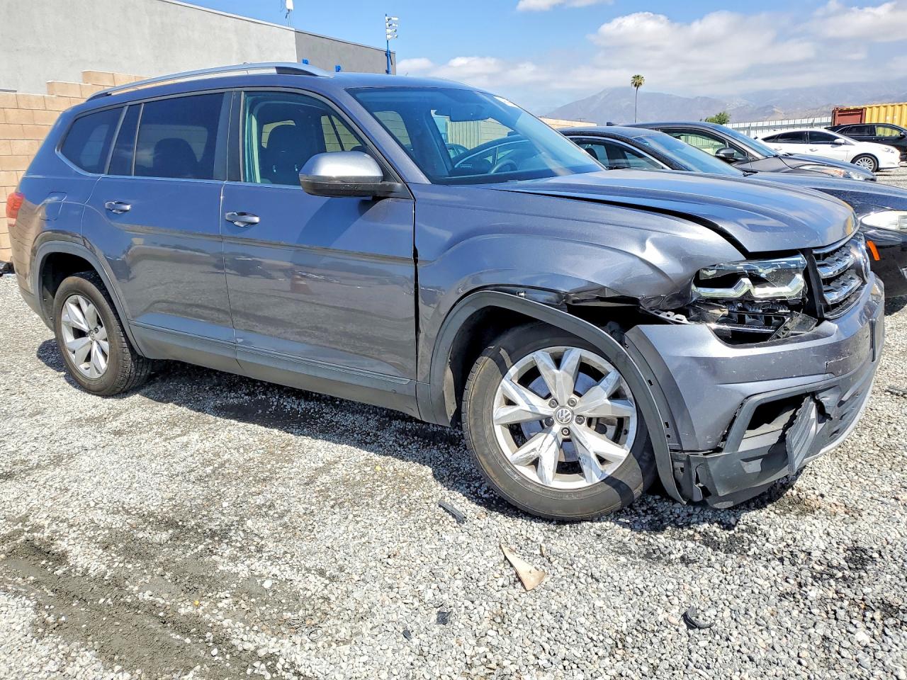 2018 VOLKSWAGEN ATLAS photo 7