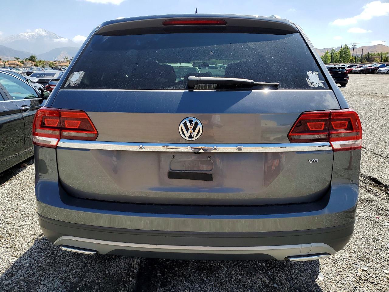 2018 VOLKSWAGEN ATLAS photo 11