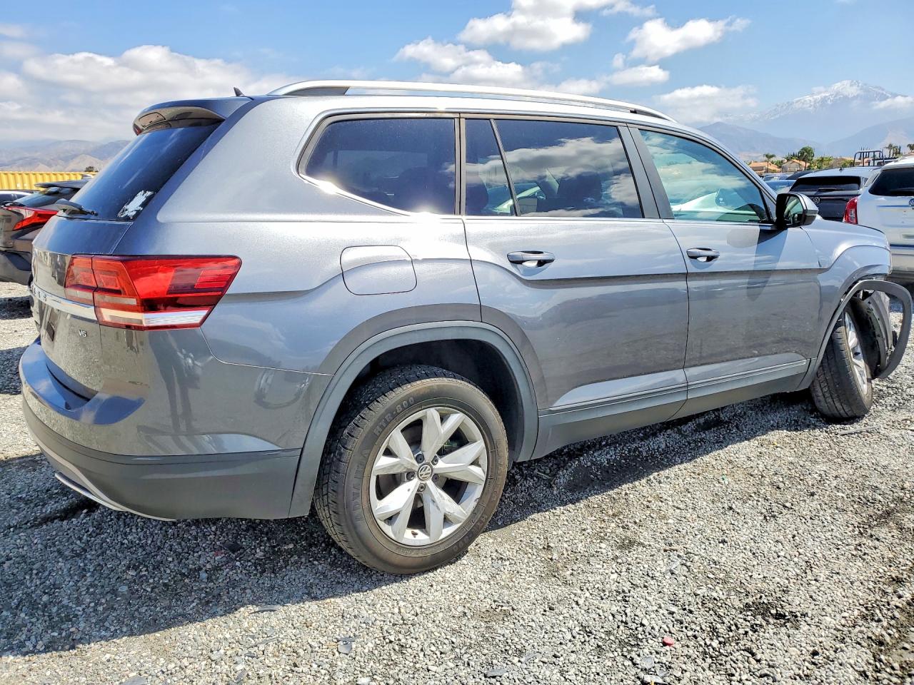 2018 VOLKSWAGEN ATLAS photo 5
