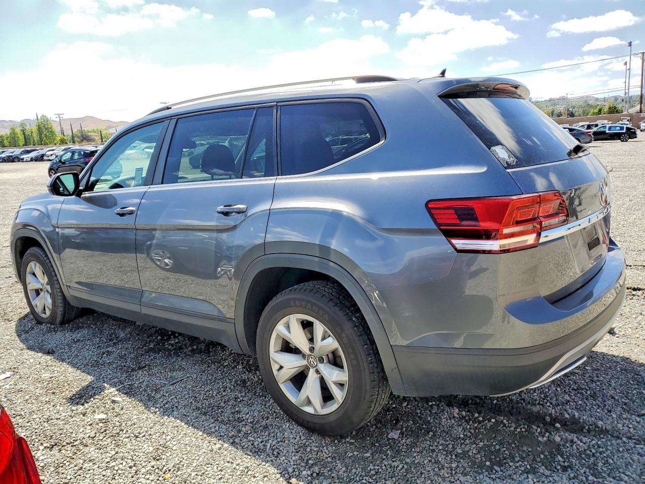 2018 VOLKSWAGEN ATLAS photo 3