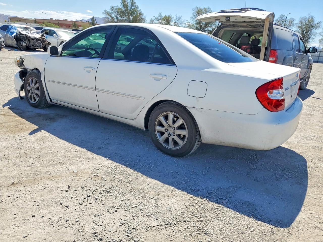 2002 TOYOTA CAMRY XLE photo 2