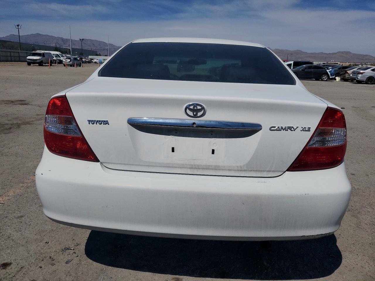 2002 TOYOTA CAMRY XLE photo 6