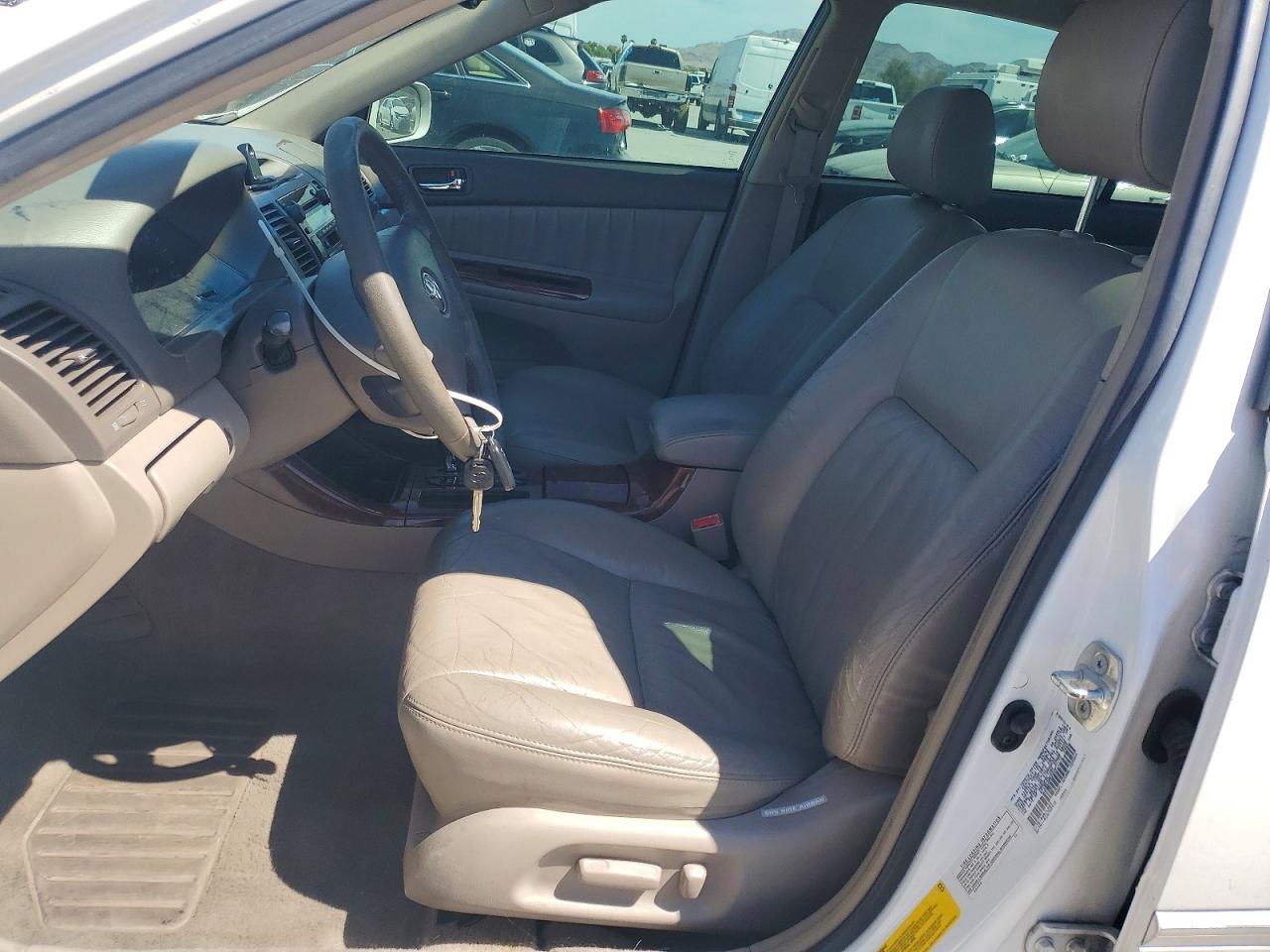 2002 TOYOTA CAMRY XLE photo 7